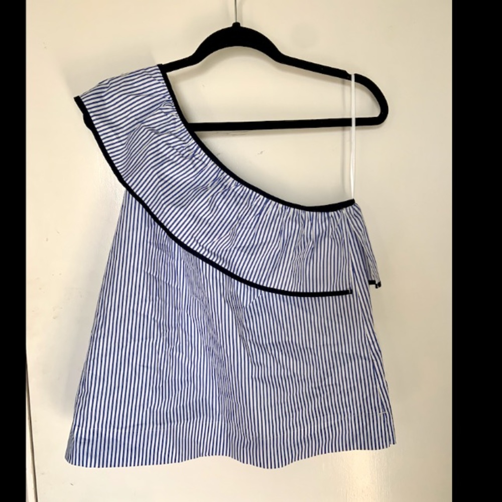 One shoulder top